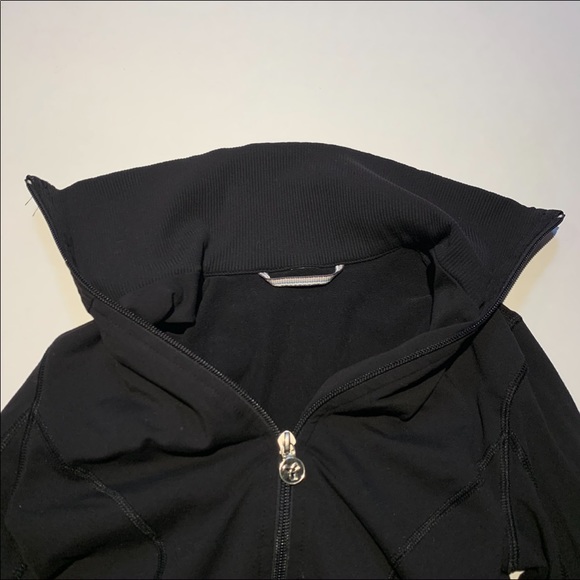 TNA Aritzia black cropped lightweight athletic zip up sweater - Picture 6 of 13